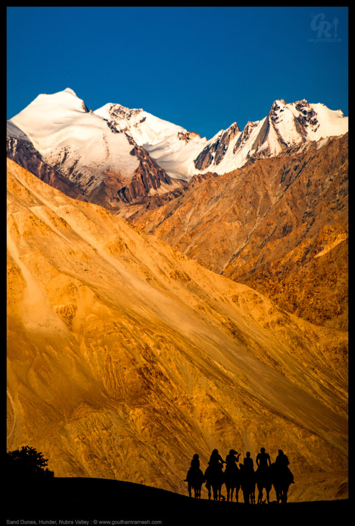 Surrounded by snowcapped Himalayan ranges, Nubra valley lies sandwiched  between Tibet and Kashmir. The view of the valley is picturesque…